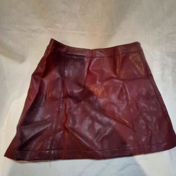 Girl's Forever 21 Burgundy Skirt Size 13/14 - Picture 1 of 6